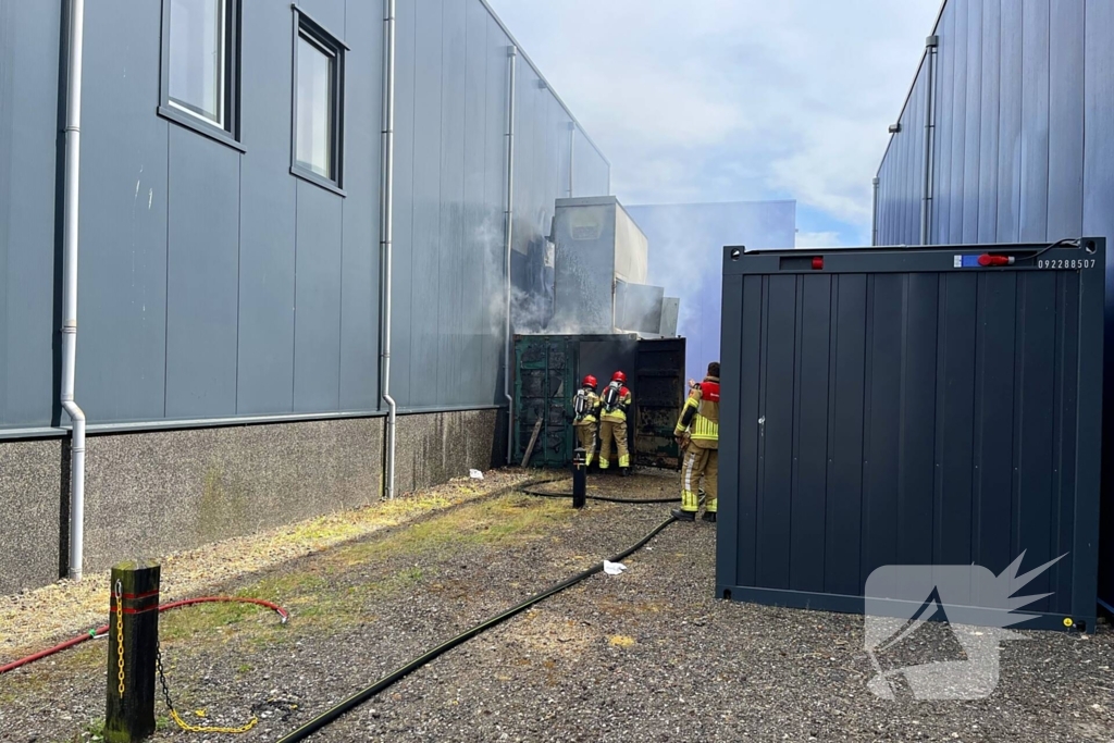 Medewerkers blussen eerste vuur