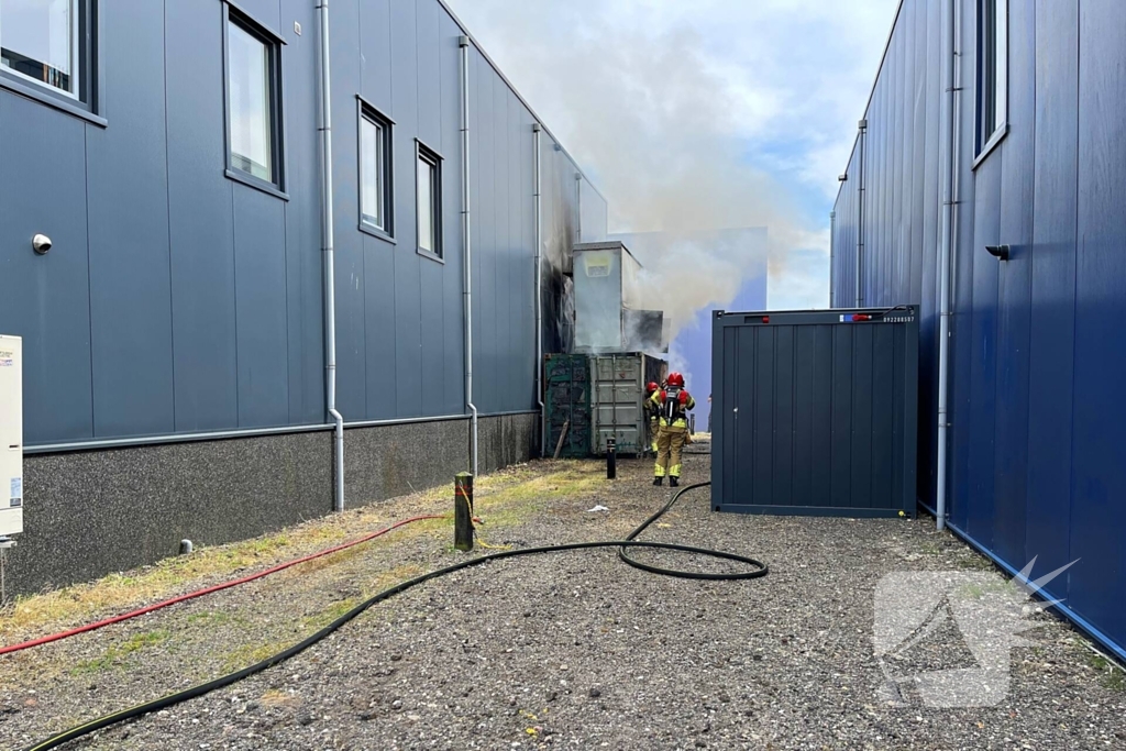 Medewerkers blussen eerste vuur