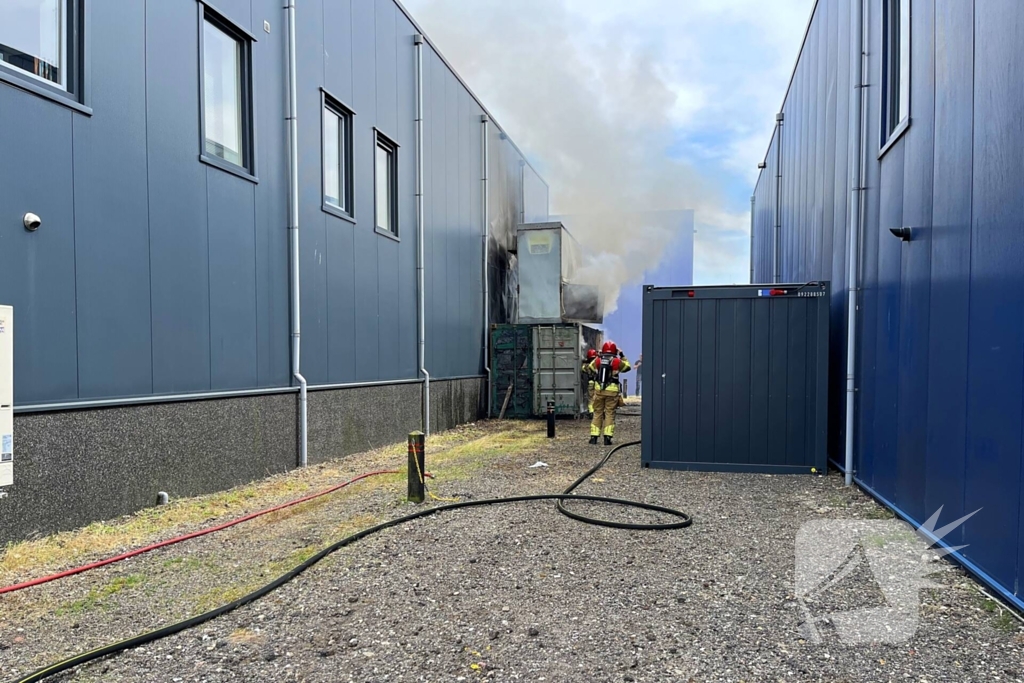 Medewerkers blussen eerste vuur