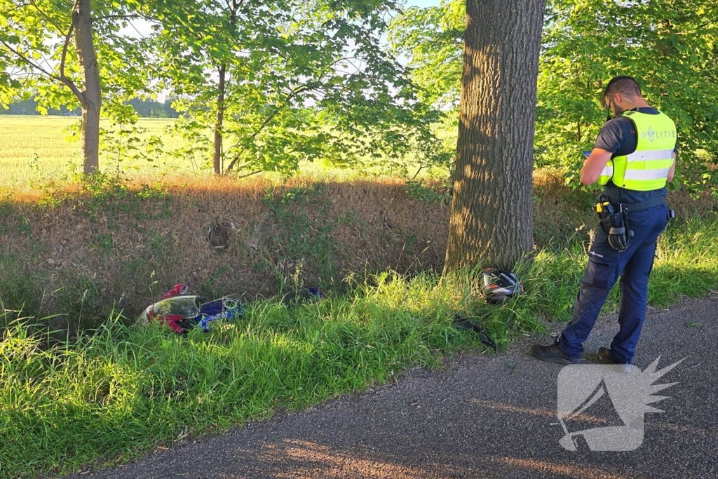 Motorrijder belandt in sloot