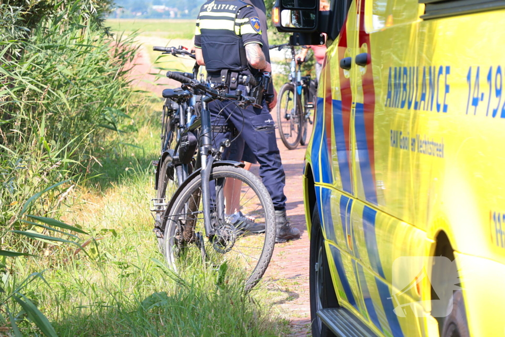 Fietser hard ten val op fietspad