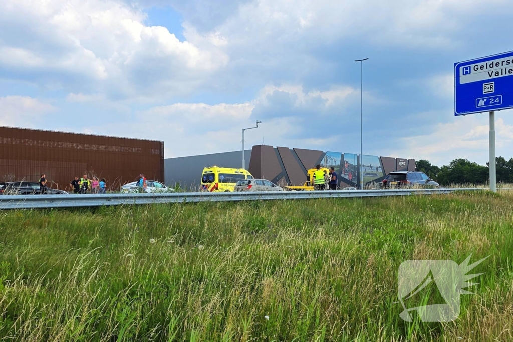 Meerdere voertuigen betrokken bij aanrijding met letsel