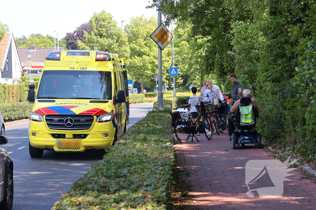 Oudere vrouw raakt gewond na val met rollator