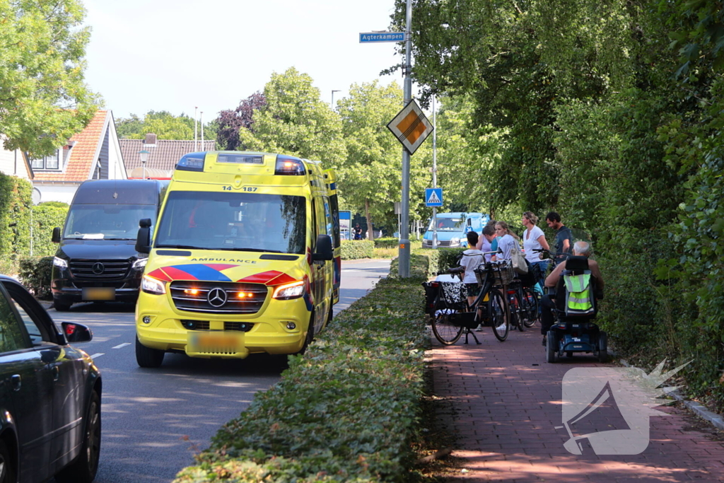 Oudere vrouw raakt gewond na val met rollator
