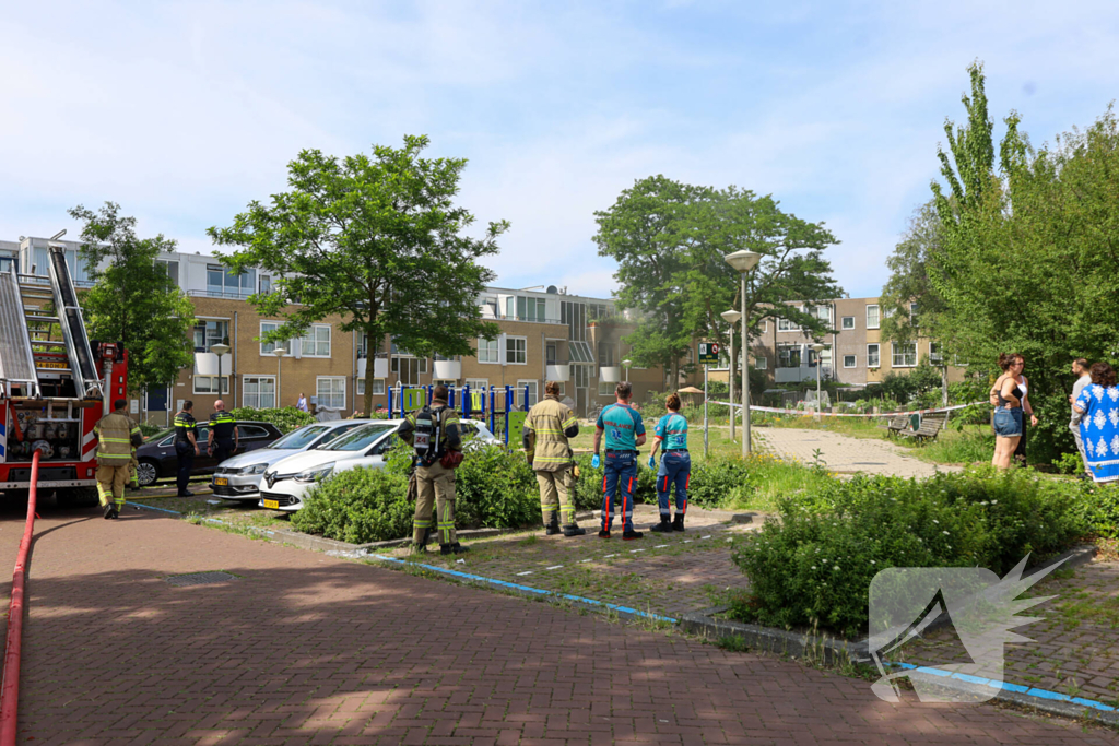 Woningbrand snel geblust met ambulance inzet