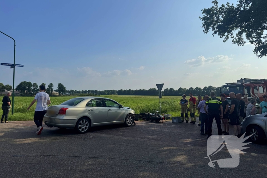 Motorrijder gewond na aanrijding met auto