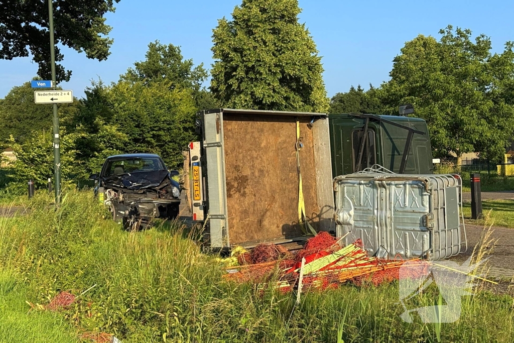 Botsing tussen auto en bestelwagen leidt tot gewonden