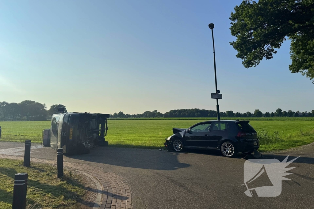 Botsing tussen auto en bestelwagen leidt tot gewonden
