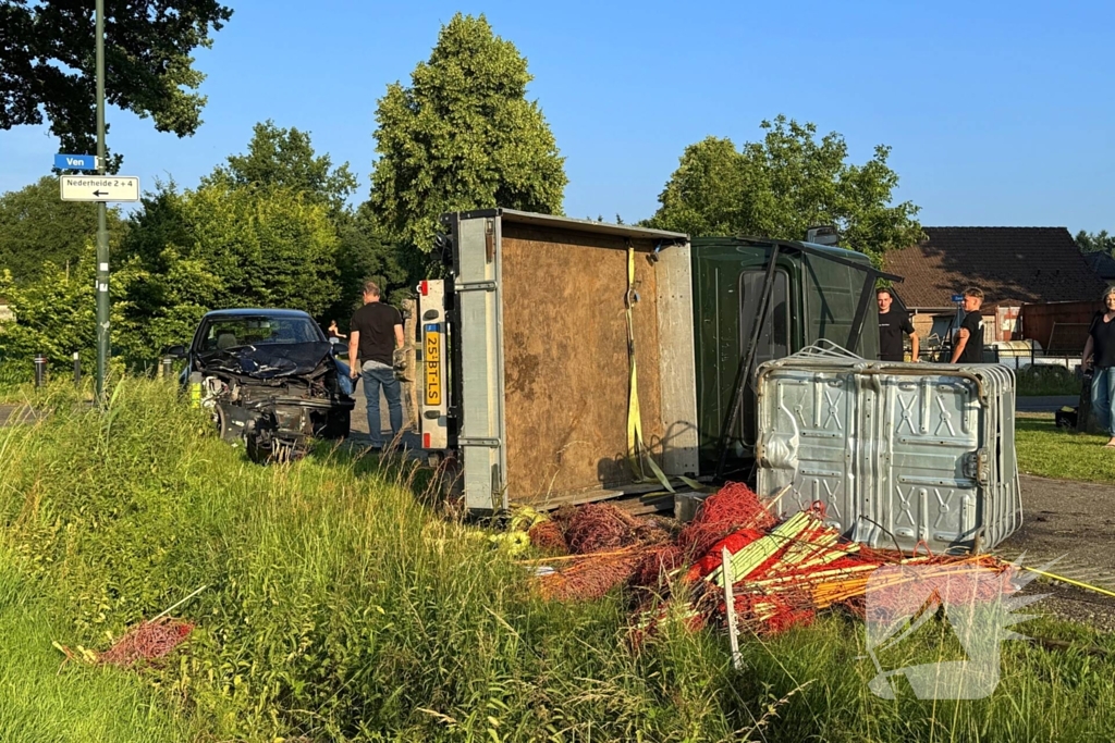Botsing tussen auto en bestelwagen leidt tot gewonden