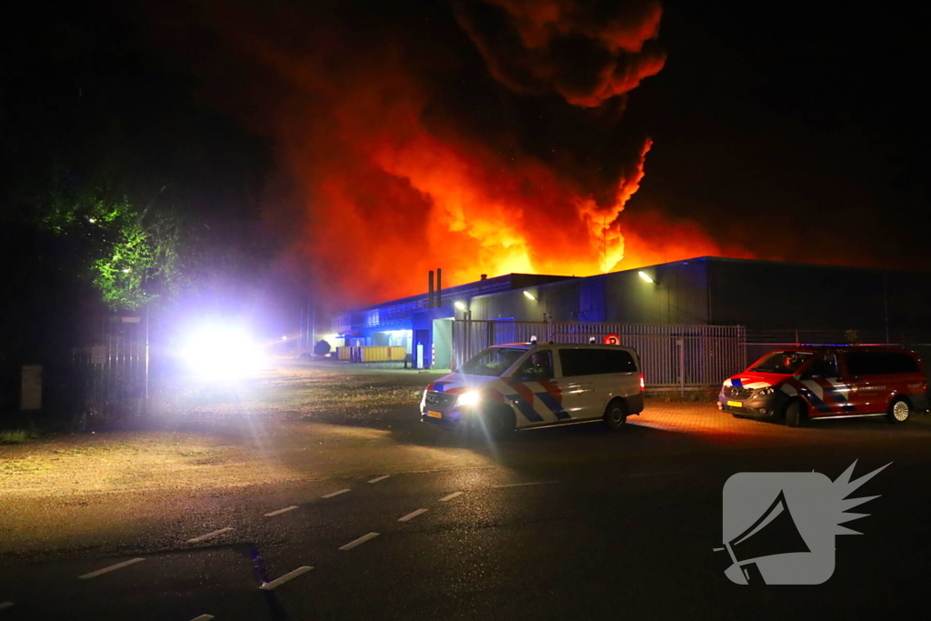 Vlammenzee op industrieterrein