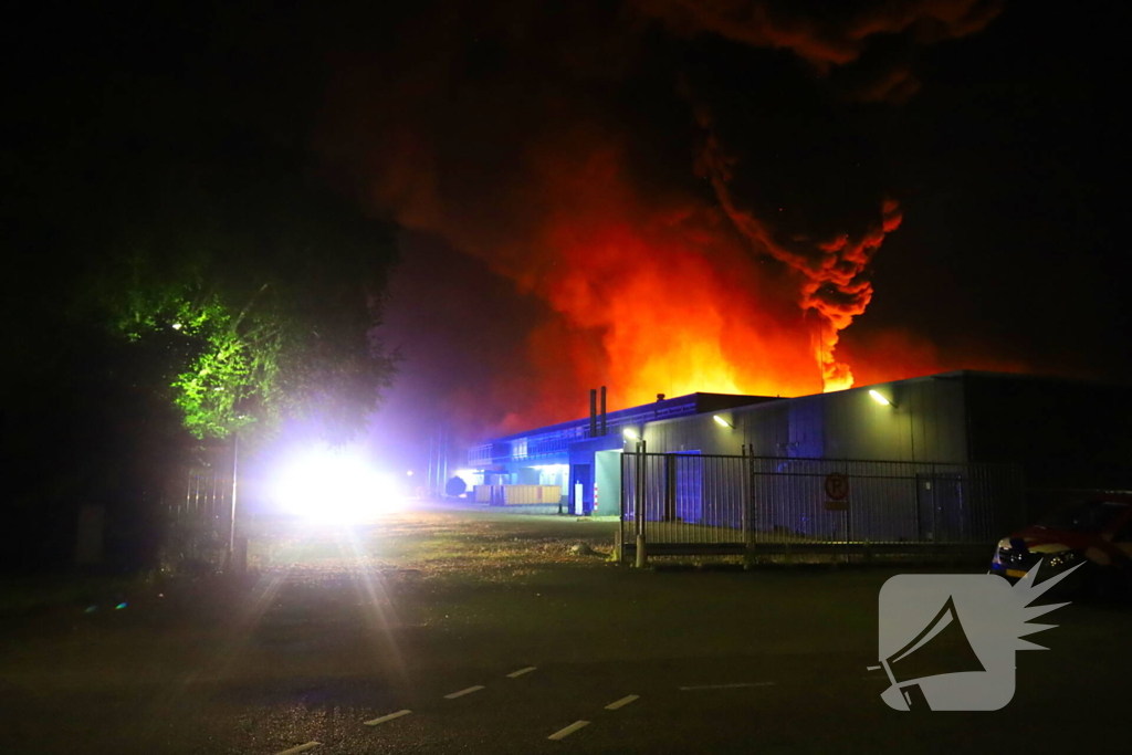 Vlammenzee op industrieterrein