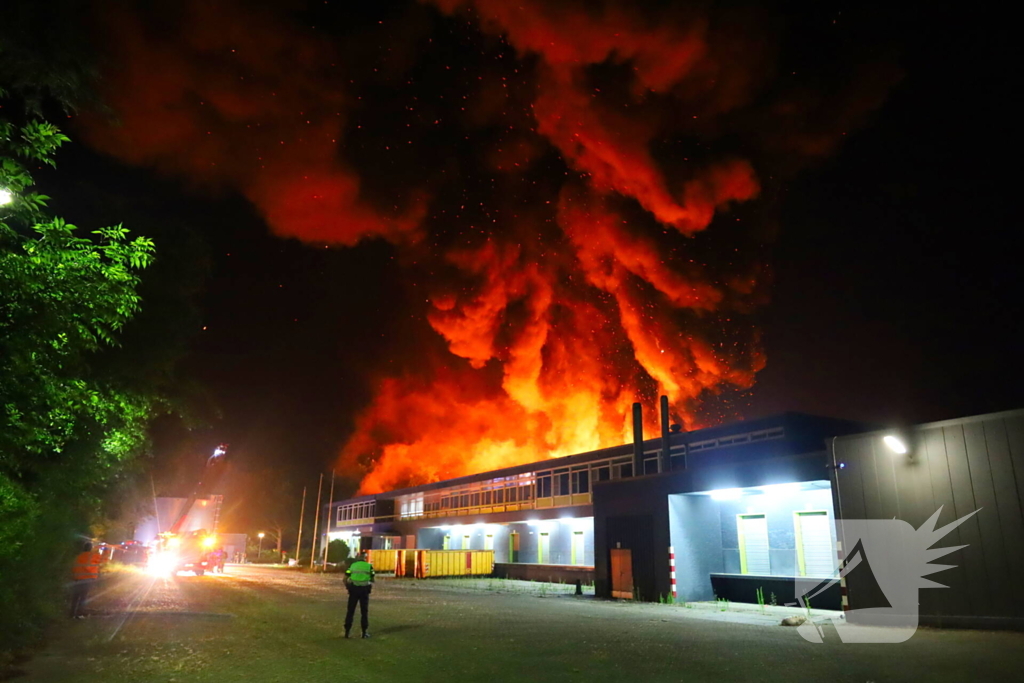 Vlammenzee op industrieterrein