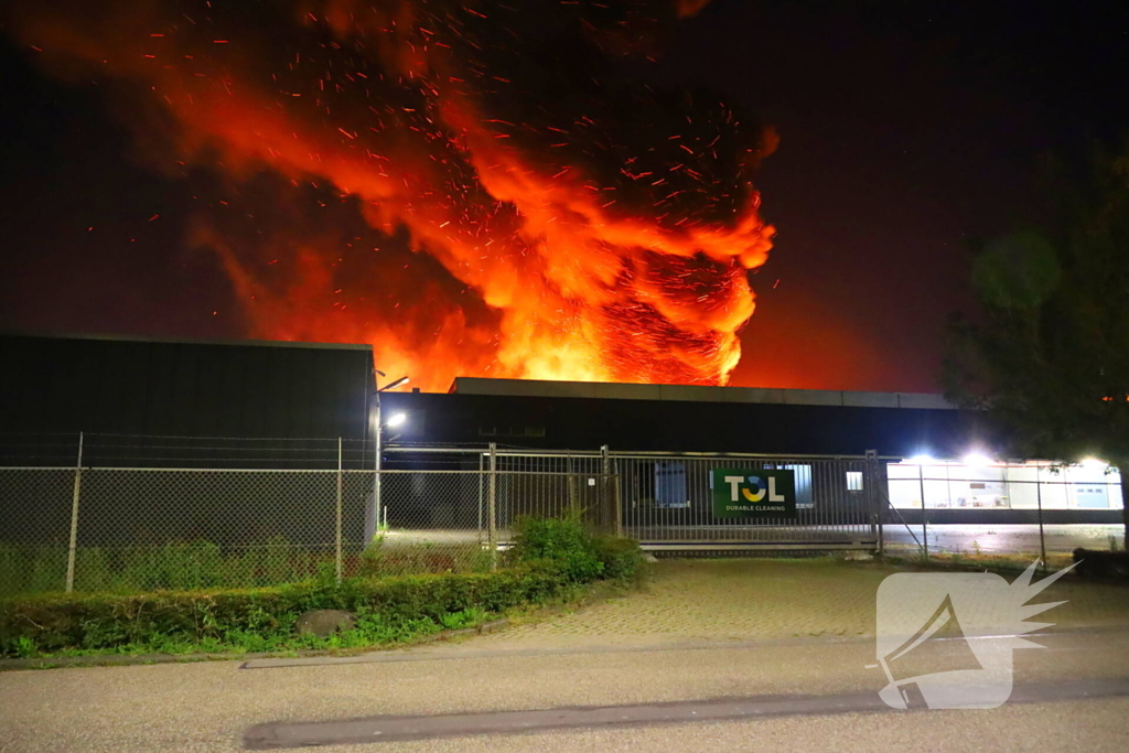 Vlammenzee op industrieterrein
