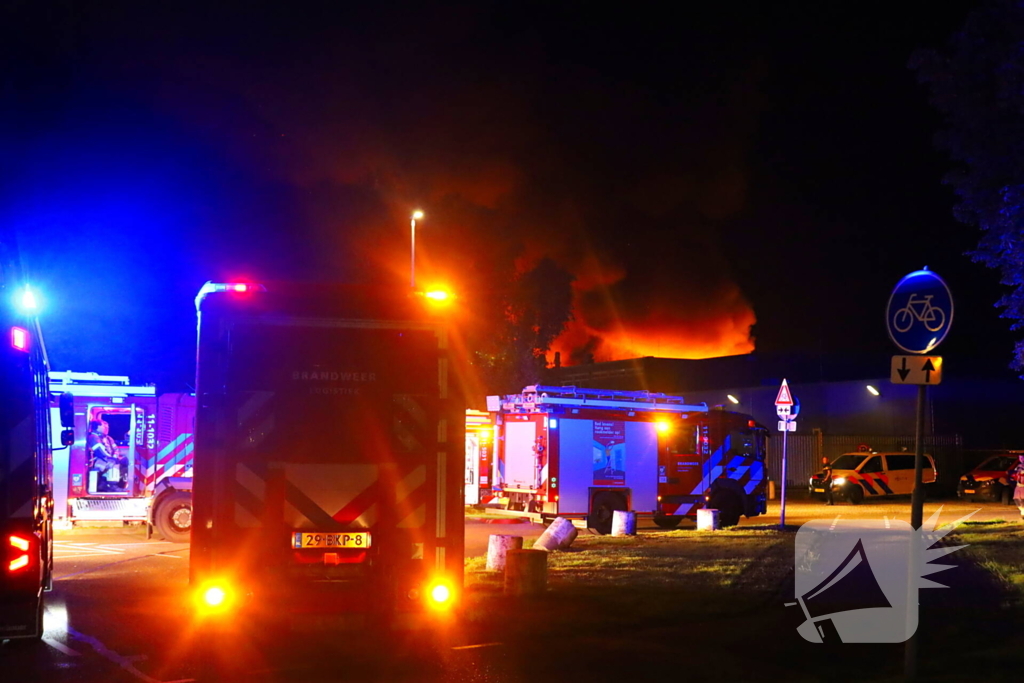 Vlammenzee op industrieterrein