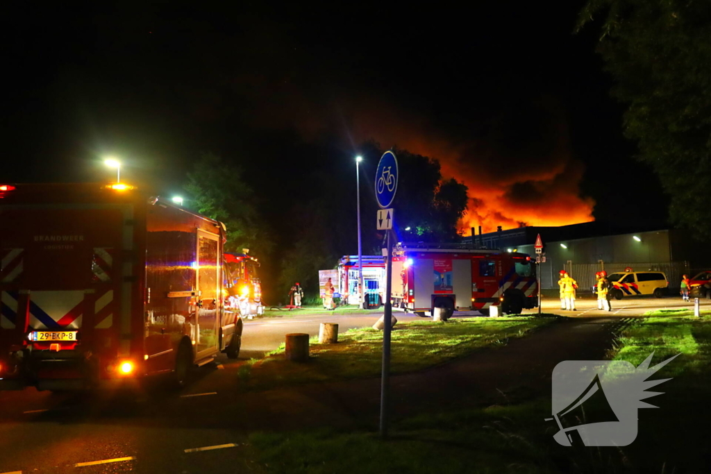 Vlammenzee op industrieterrein