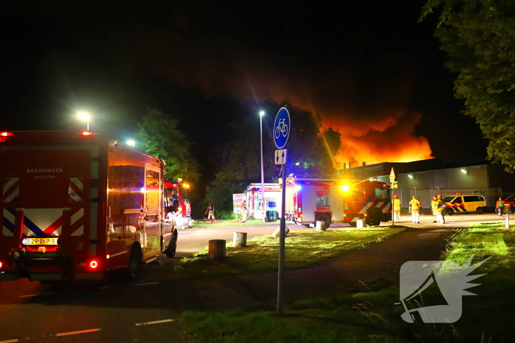 Vlammenzee op industrieterrein