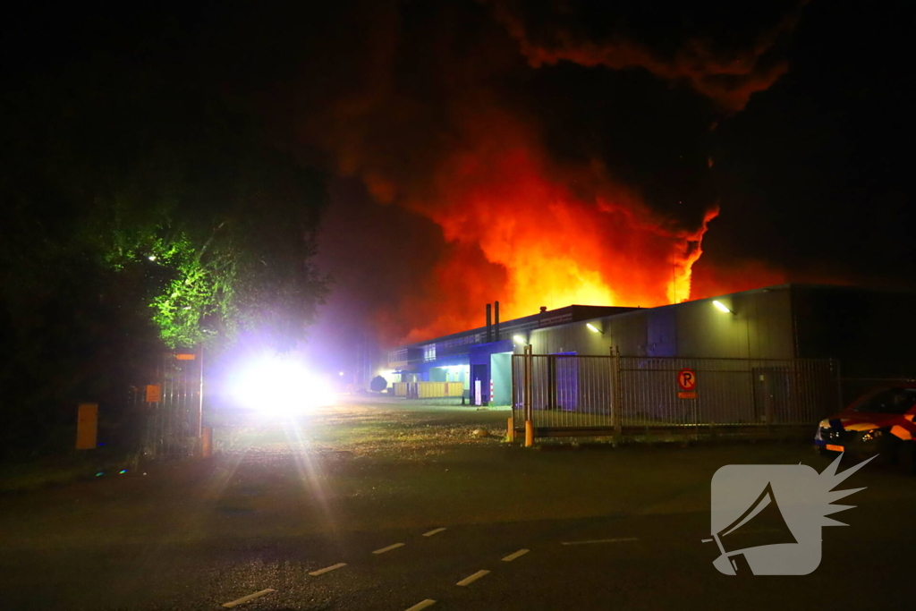 Vlammenzee op industrieterrein