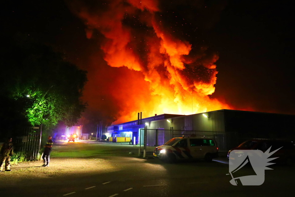 Vlammenzee op industrieterrein