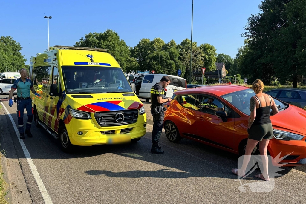 Fietser gewond bij aanrijding op rotonde