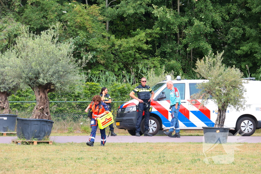 Traumahelikopter landt voor medische bijstand