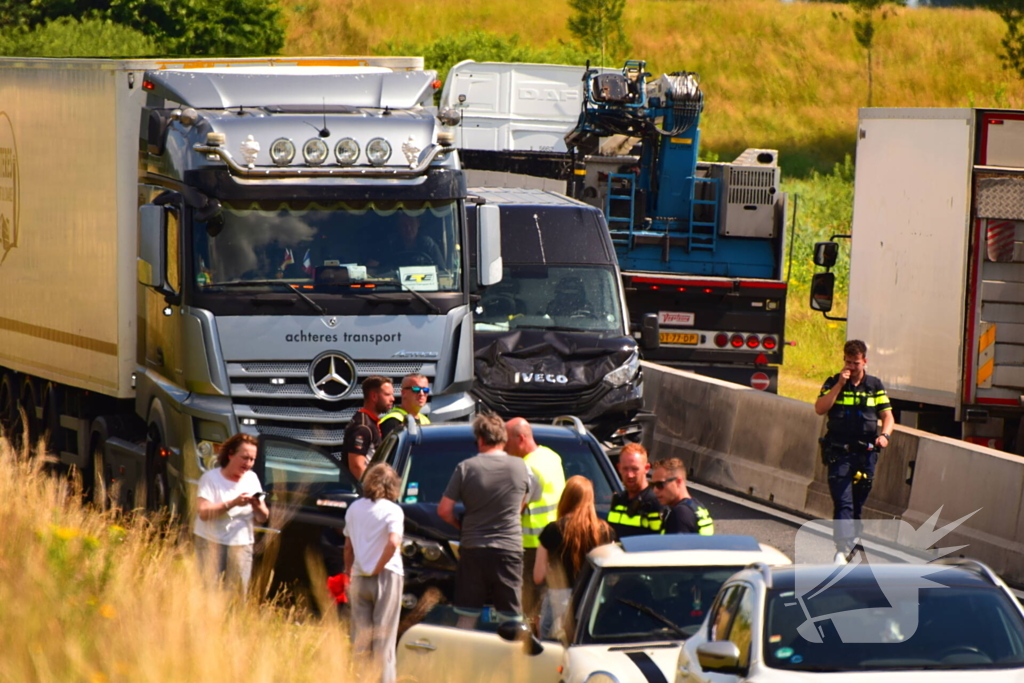 Kop-staartbotsing met Bestelbussen