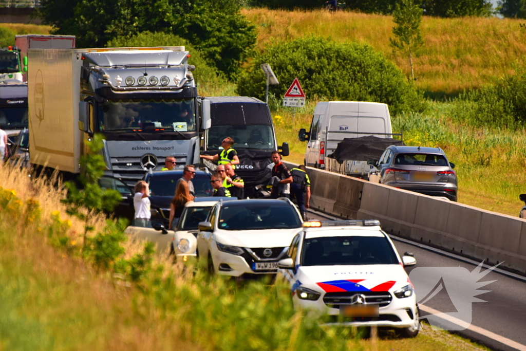 Kop-staartbotsing met Bestelbussen