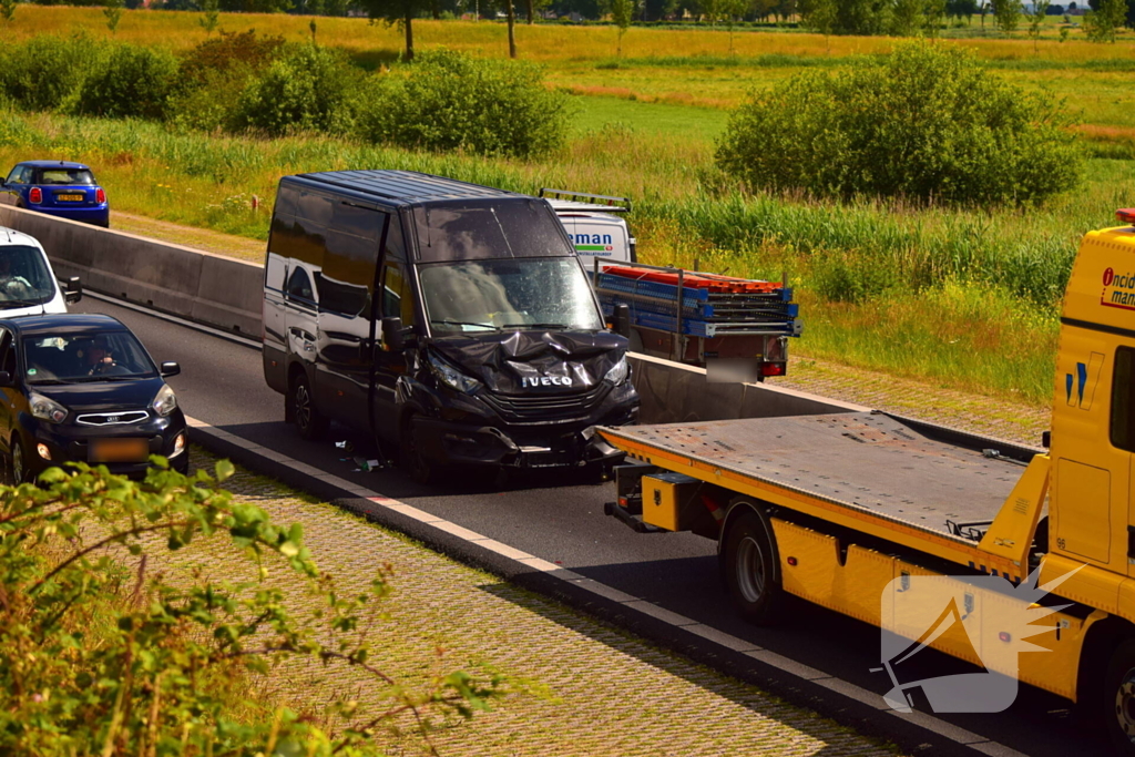 Kop-staartbotsing met Bestelbussen
