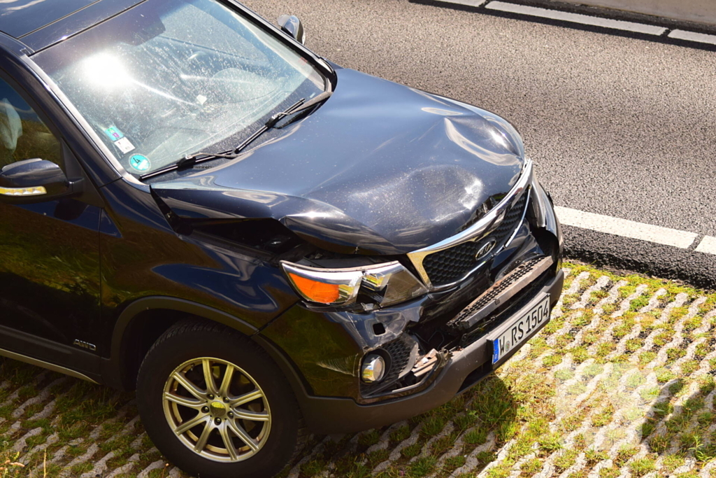 Kop-staartbotsing met Bestelbussen
