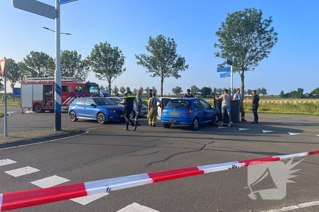 22-jarige motorrijder overleden, 17-jarige automobilist en moeder aangehouden