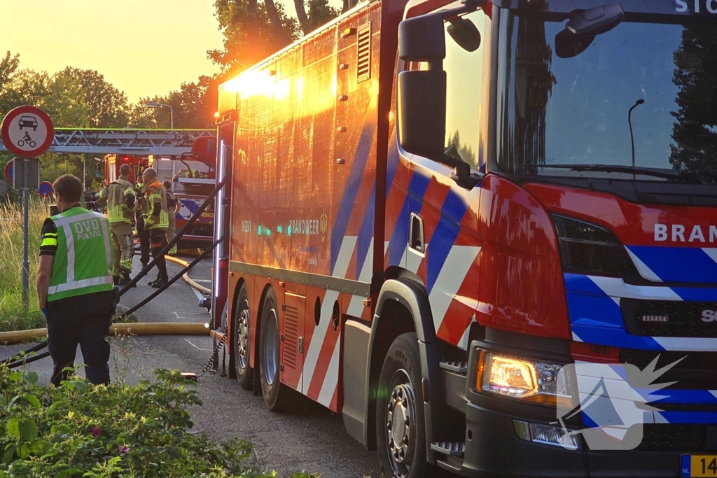 Uitslaande brand in winkelpand
