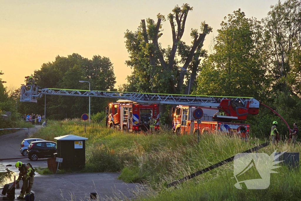 Uitslaande brand in winkelpand