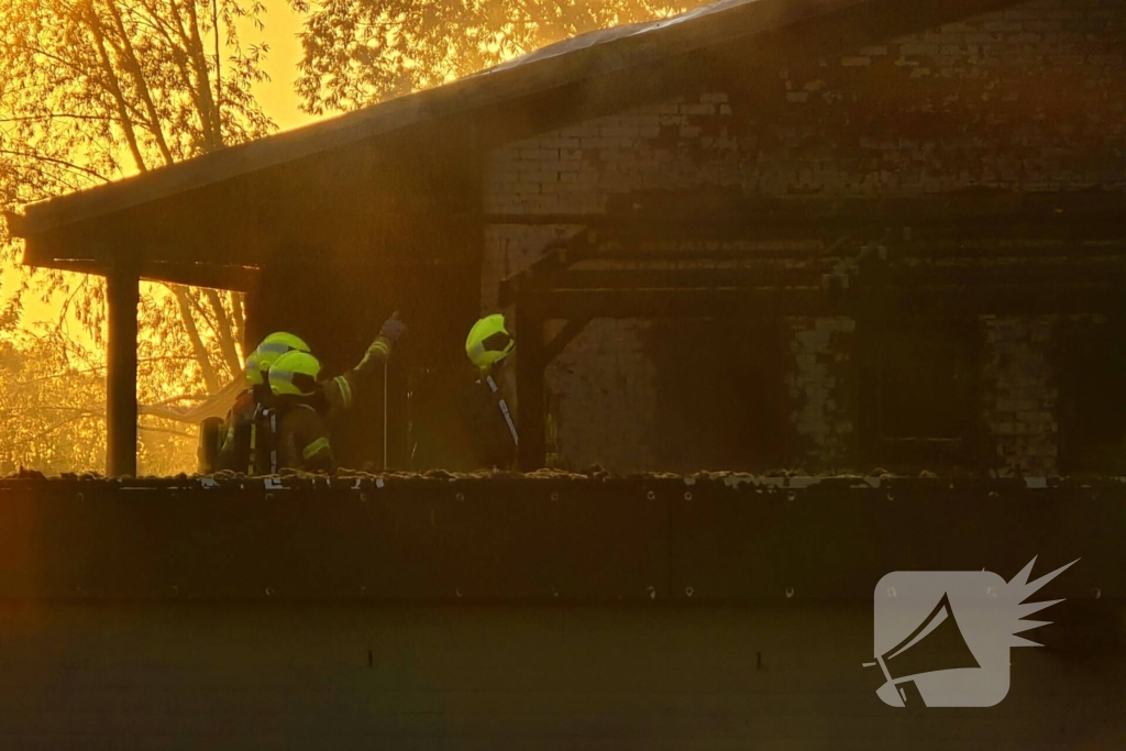 Uitslaande brand in winkelpand