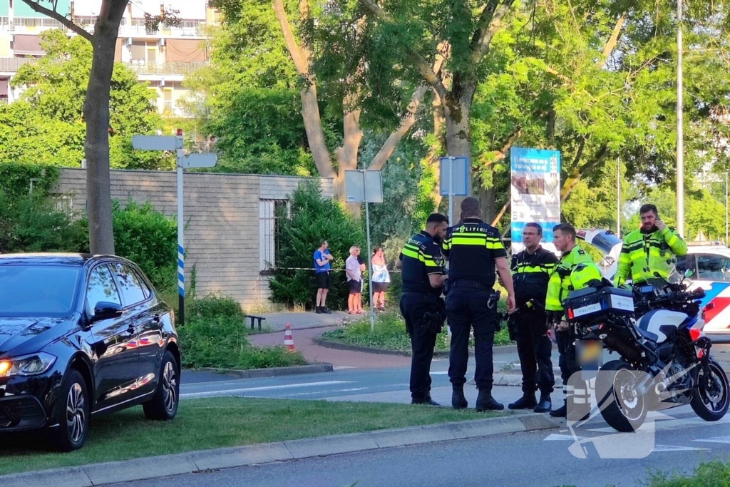 Fietser met spoed naar ziekenhuis na aanrijding