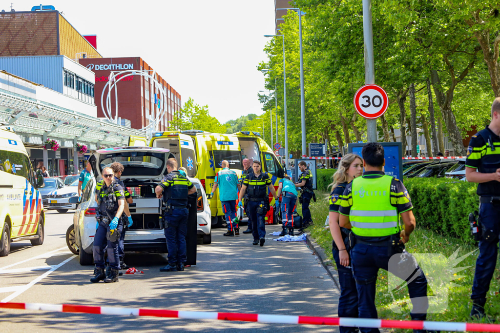 Zwaargewonde bij aanrijding tijdens oversteken