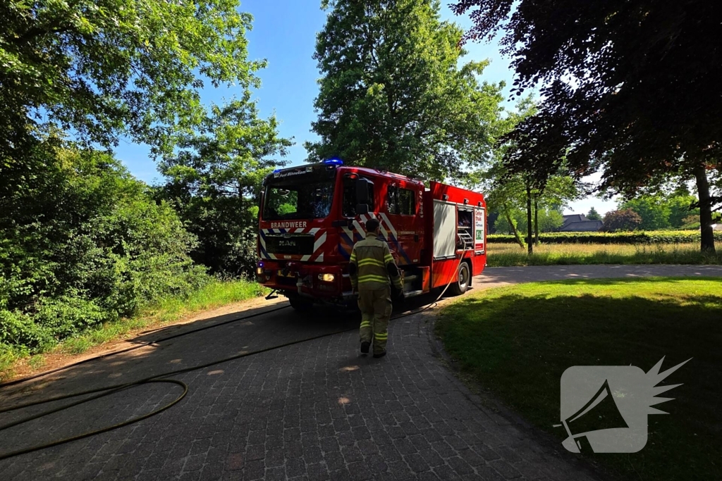 Brand in bosschage snel onder controle