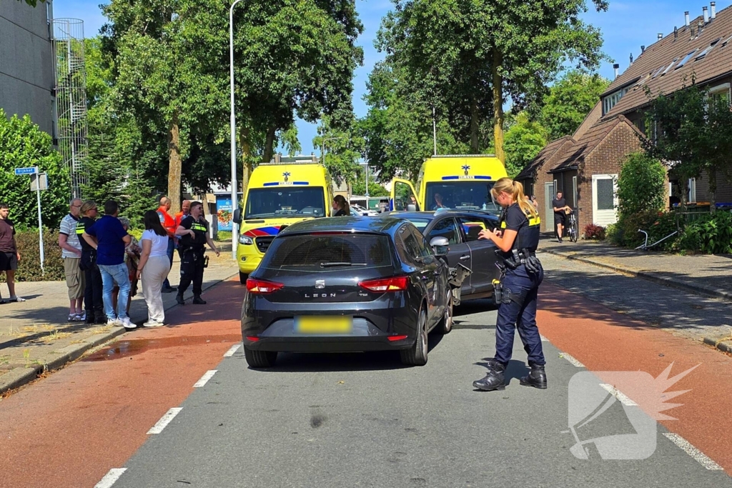 Frontale aanrijding leidt tot afsluiting van weg