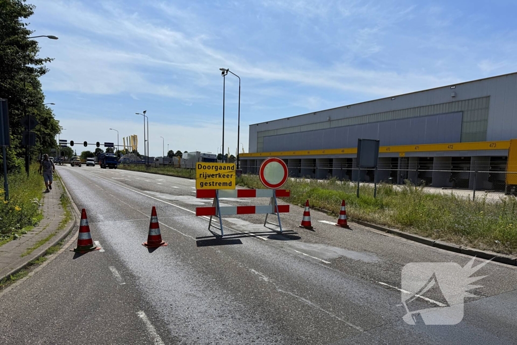 Vettige substantie leidt tot wegafsluiting