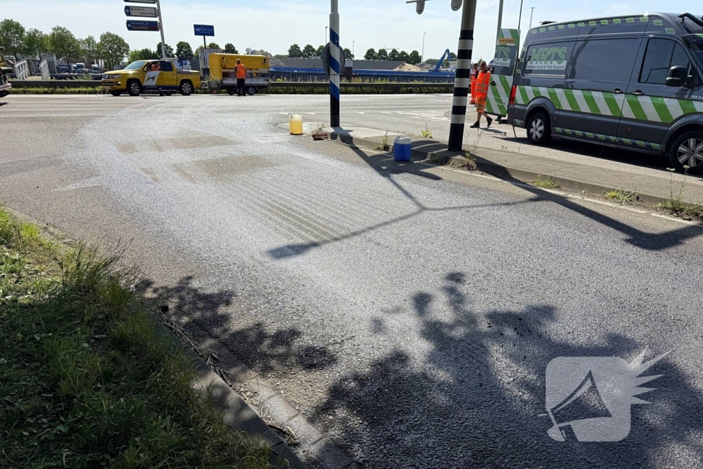 Vettige substantie leidt tot wegafsluiting