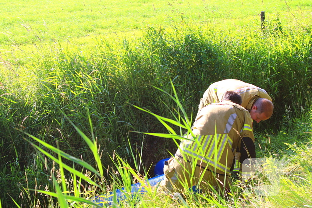 Brandweer onderzoekt gedumpte vaten