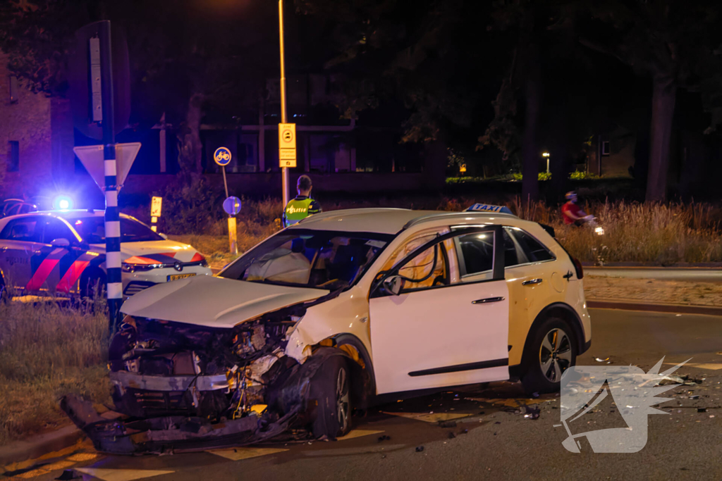 Gewelddadige taxi-overval leidt tot ongeval en arrestatie