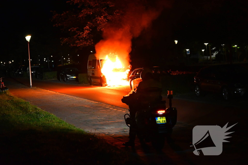 Bedrijfsbus gaat in vlammen op