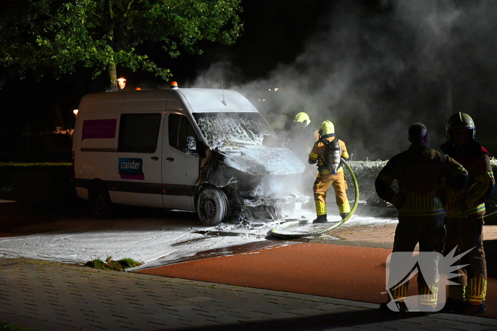 Bedrijfsbus gaat in vlammen op