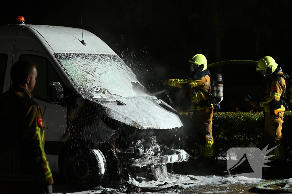 Bedrijfsbus gaat in vlammen op