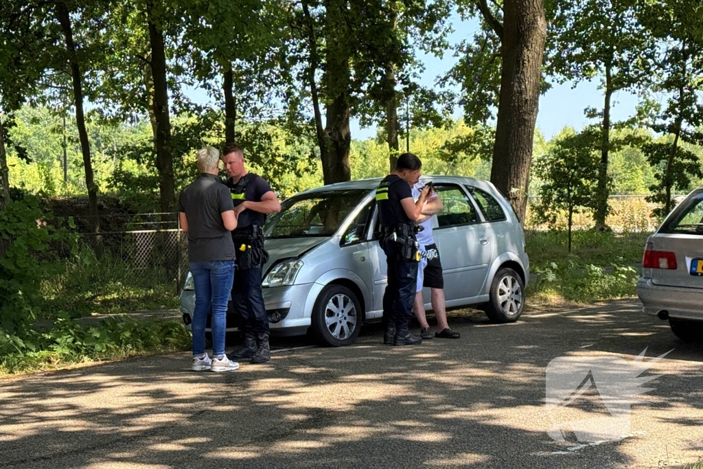 Dronken bestuurder botst op auto