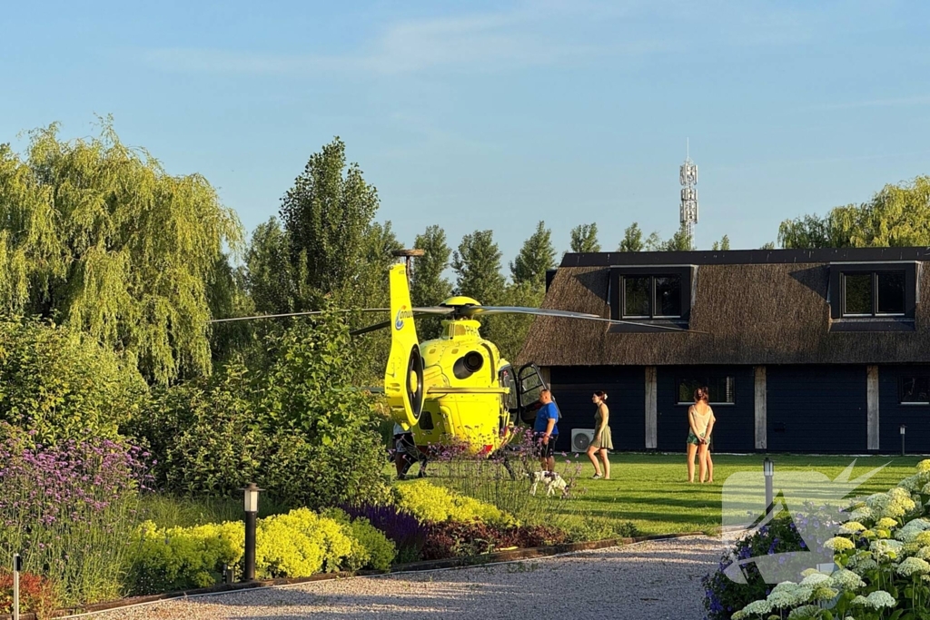 Voertuig belandt in water