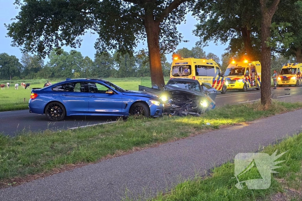 Meerdere gewonden bij botsing tussen luxe auto's