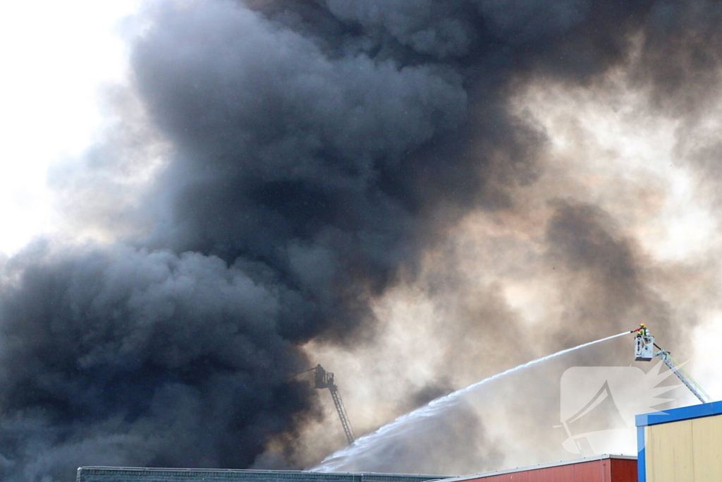 Flinke rookontwikkeling bij industriebrand