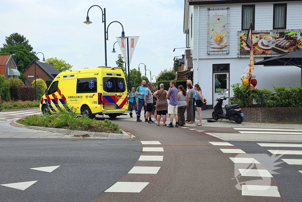 Scooterrijdster gewond bij aanrijding met auto