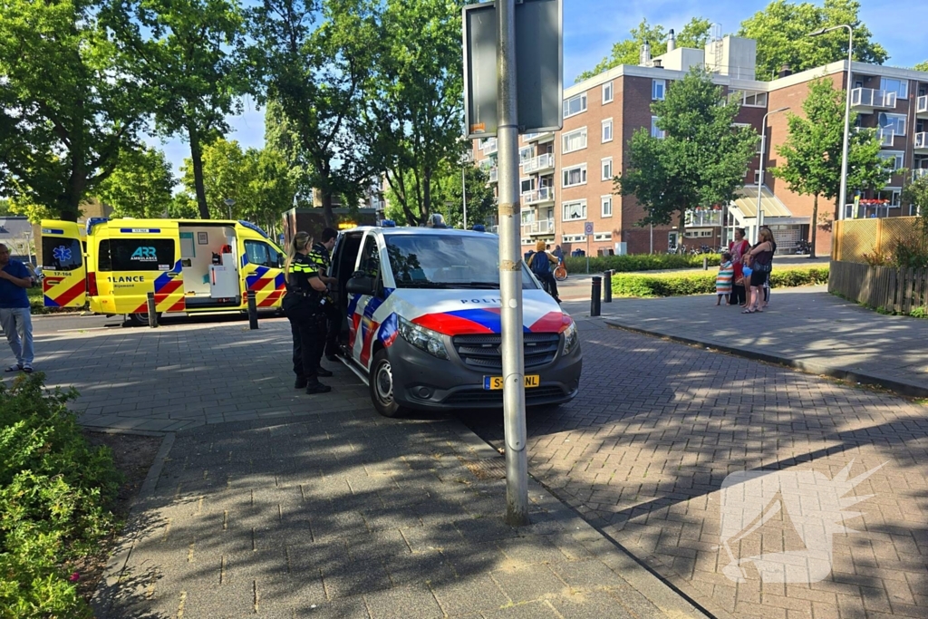 Bestelbus rijdt door na ongeluk