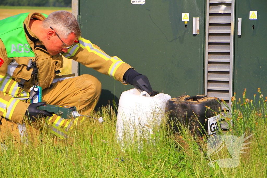 Vaatjes met onbekende inhoud aangetroffen